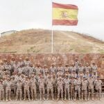 Foto de familia del último contingente de soldados desplegados en la base Ruy González de Clavijo