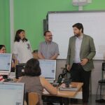 El candidato del PP a la Presidencia de la Región, Fernando López Miras, visitó ayer el IES Ramón Arcas de Lorca, instituto en el que realizó sus estudios de secundaria