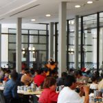 La Casa de la Caridad de Valencia ha tenido que cerrar su comedor pero sigue repartiendo comida