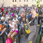 La compañía portuguesa We Tum Tum, durante su espectáculo de ayer en las calles de Ciudad Rodrigo