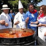 La consejera de Agricultura y Ganadería, Silvia Clemente, con el alcalde del Real Sitio, José Luis Vázquez