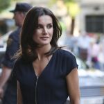 El 'look' más sexy de la Reina Letizia repitiendo mono negro de Mango