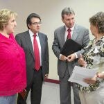 Javier Lacalle, con Alfonso Murillo y profesoras de la UBU