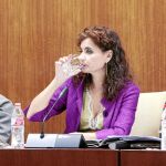 La consejera María Jesús Montero, duranta la comisión parlamentaria