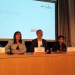 Elisa Durán (Fund.Bancaria La Caixa), Marko Daniel (Fundació Joan Miró) y la artista Nalini Malani