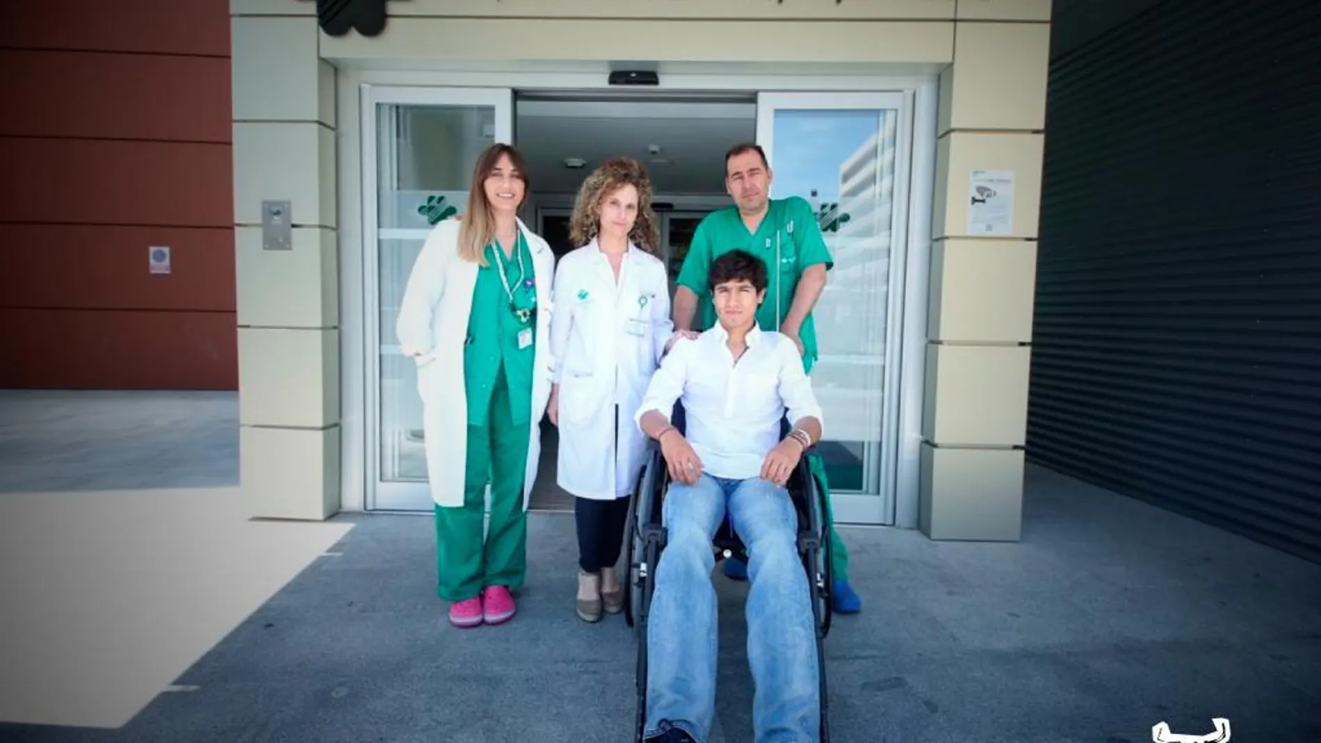 Luis David Adame a la salida del Hospital