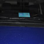 La tarjeta de aparcamiento para PRM debe estar en lugar visible en el parabrisas del vehículo estacionado