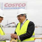 Zoido visitó ayer la Ciudad de la Imagen, donde la empresa Costco abre en primavera