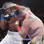 Andy Ruiz golpea a Anthony Joshua en el séptimo asalto del combate