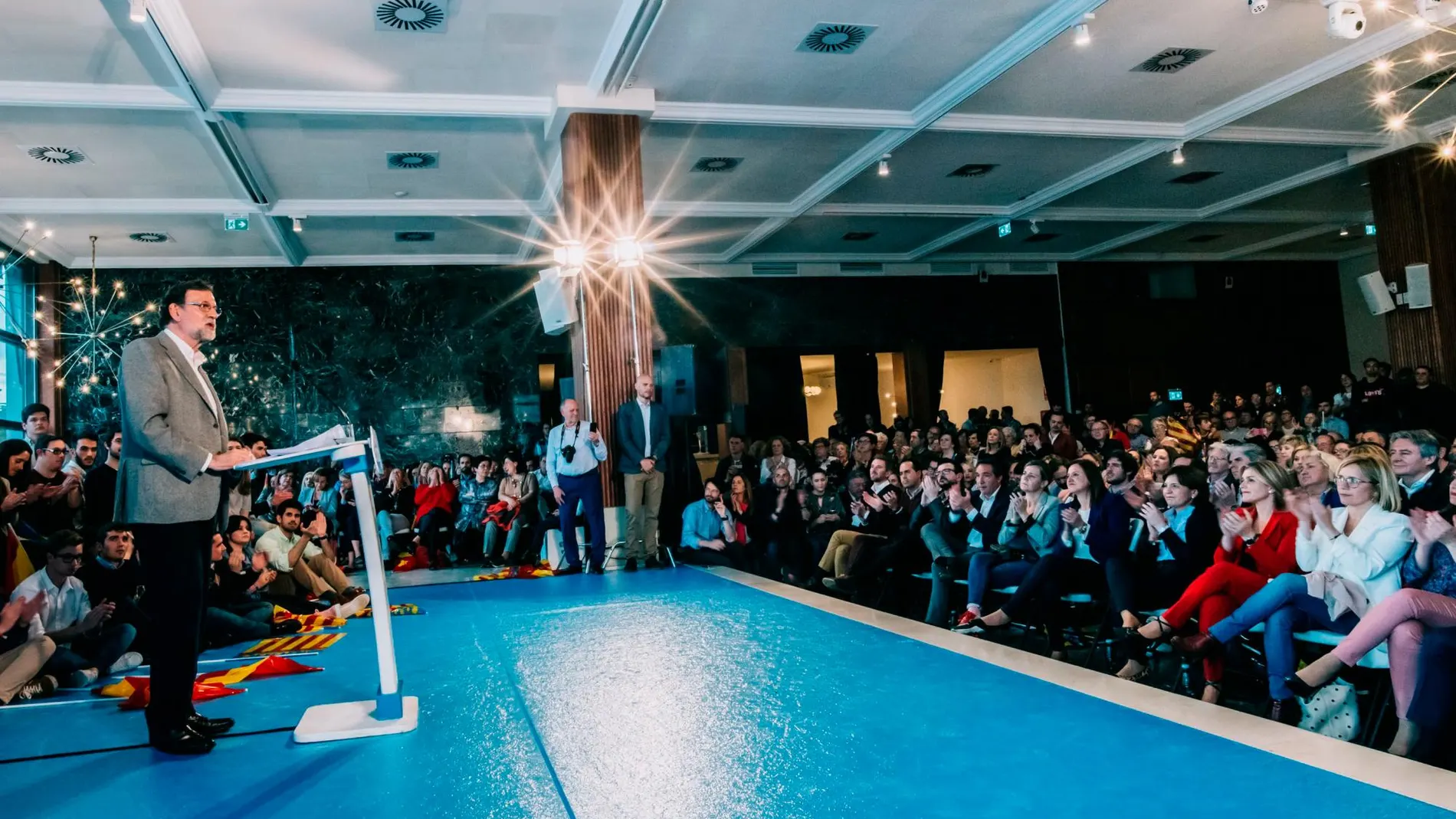 Meses después de dejar la política, Mariano Rajoy se dirigió ayer a unas 800 personas en el Palau Alameda de Valencia, su lugar «talismán», a pocos días de las elecciones generales y autonómicas