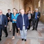 Alicia García y el obispo de Segovia, Ángel Rubio, visitan la catedral junto a otras autoridades