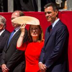 Ana Pastor junto a Pedro Sánchez durante la celebración del 175 aniversario de la Fundación de la Guardia Civil. Foto: Alberto R. Roldan