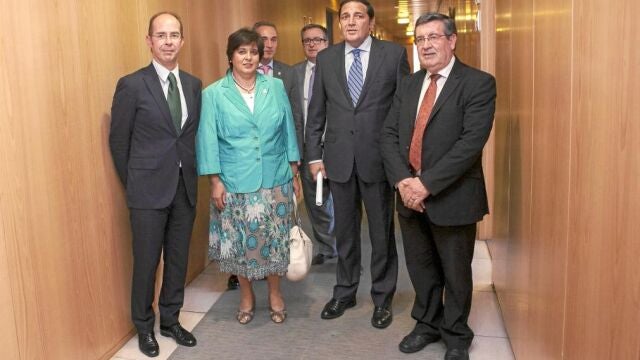 Sáez Aguado, con Martín J. Fernández, María del Rosario Sáez, Ángel Losada, Vicente Enciso y Ángel Galindo