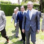 El presidente Fabra a la llegada a la Cámara de Comercio de Alicante donde almorzó con el Comité Ejecutivo de este organismo