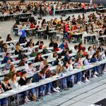 Varios estudiantes afrontando la selectividad