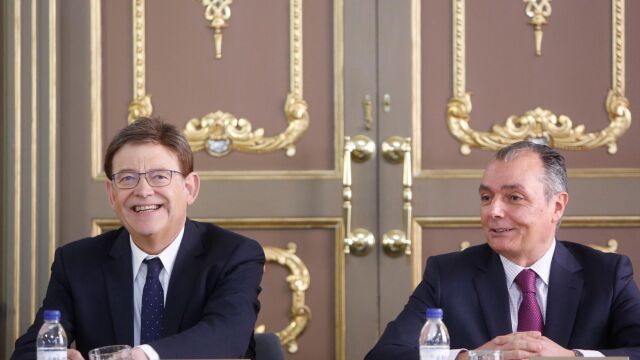 El presidente de la Generalitat, Ximo Puig, y el líder de la Confederación Empresarial de la Comunitat Valenciana (CEV), Salvador Navarro, ayer durante su encuentro