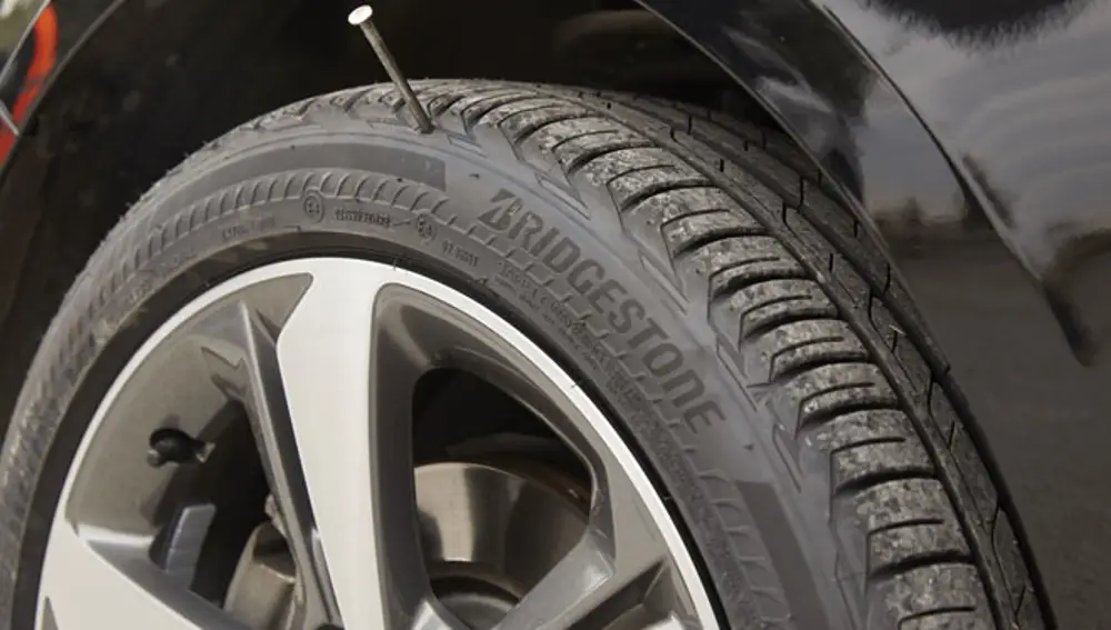 Pinchazos, reventones o actos vandálicos están asegurados con la póliza de Bridgestone.