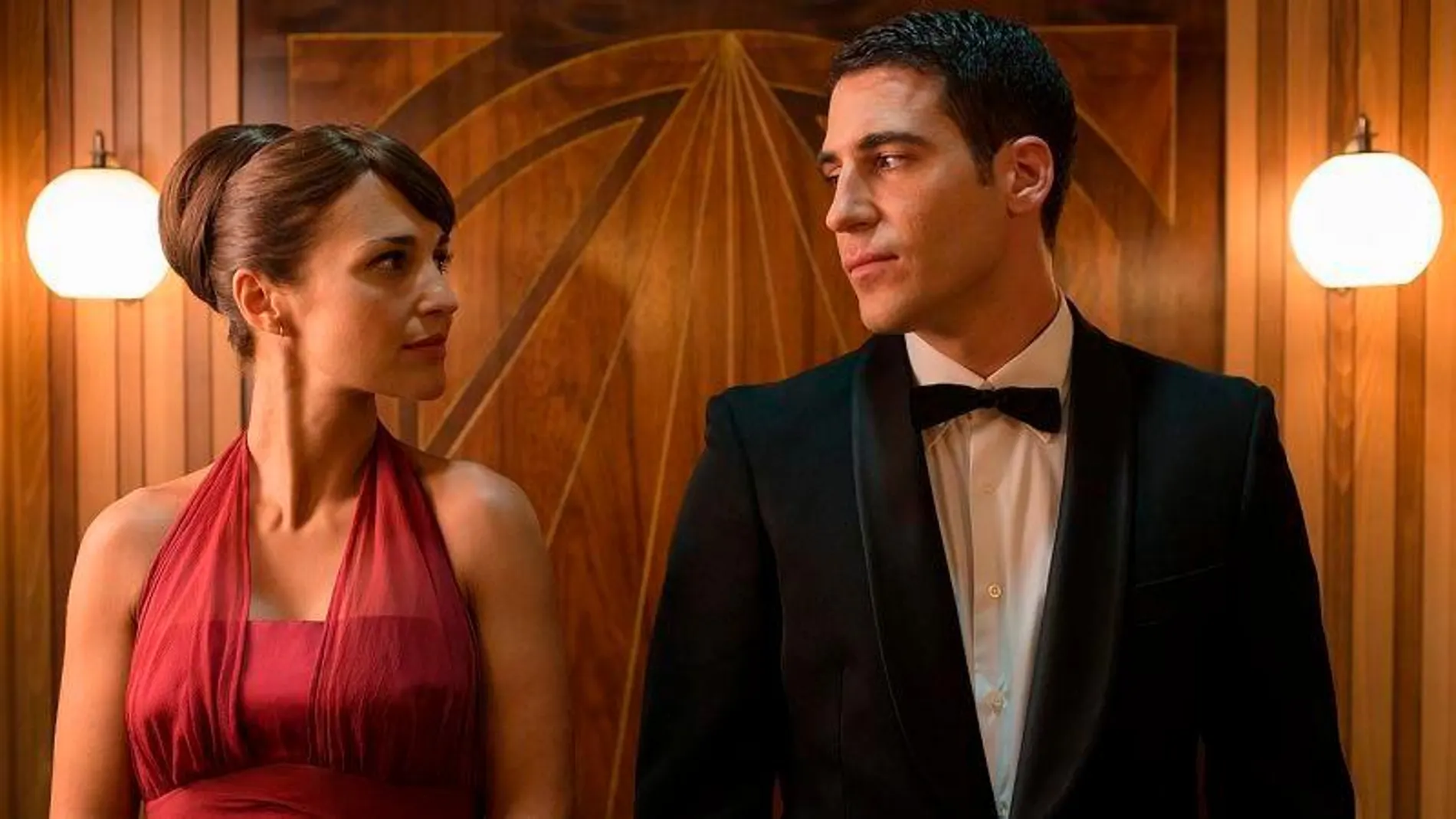 Paula Echevarría y Miguel Ángel Silvestre en “Velvet”