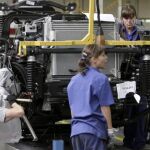 Operarios en la factoría de Iveco 