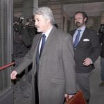 Jacinto Cañete, entrando ayer en los juzgados de Sevilla