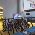 Oficina de la central de KPSport, ubicada en Montmeló, centro neurálgico del motor