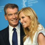El actor Pierce Brosnan y la actriz Toni Collette