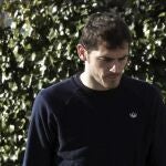 El portero del Real Madrid Iker Casillas, llegando a la concentración de la Selección en Las Rozas esta mañana