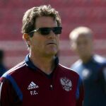 El seleccionador de Rusia, Fabio Capello, dirige el entrenamiento previo al duelo con Bélgica