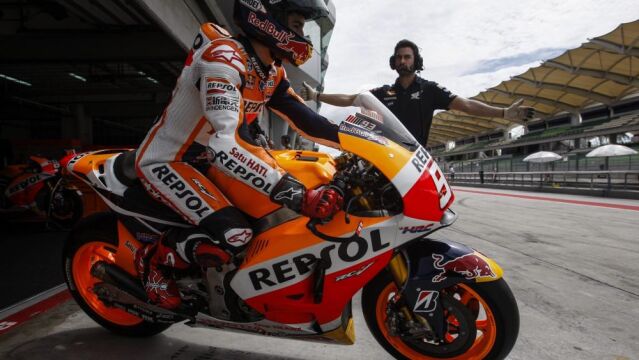 El piloto español de MotoGP Marc Márquez, de Repsol Honda, durante los entrenamientos de pretemporada hoy en Sepang