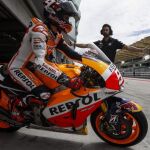 El piloto español de MotoGP Marc Márquez, de Repsol Honda, durante los entrenamientos de pretemporada hoy en Sepang