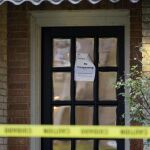 Un cinta policial policía impide el paso a los apartamento donde vive la enfermera que ha dado positivo al ébola