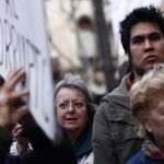 Los manifestantes dejan la zona