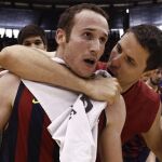 El base brasileño del FC Barcelona Marcelinho Huertas, tras marcar la canasta de la victoria frente al Valencia Basket, en el quinto partido de las semifinales de la Liga ACB.
