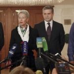 El primer ministro de la autoproclamada república popular de Donetsk, Alexander Zakharchenko, la jefa de la delegación de la OSCE en las consultas de Minsk para la crisis ucraniana, Heidi Tagliavini, el embajador ruso en Ucrania, Mijail Zurabov (2d) y el ministro de Defensa de la autoproclamada república popular de Luhansk, Igor Plotnitsk.
