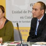 La concejala de Sanidad, Lourdes Bernal, junto a Jorge Parada, autor del libro