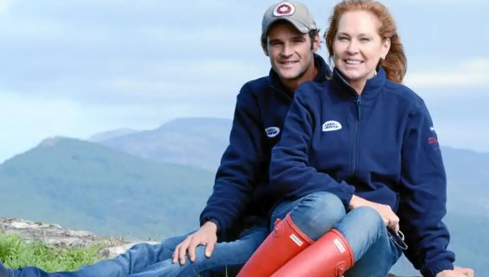El jinete José Bono junto a su madre, Ana Rodríguez, en el transcurso de la Discovery Challenge