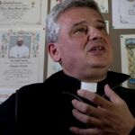 Imagen del limosnero pontificio, Konrad Krajewski.