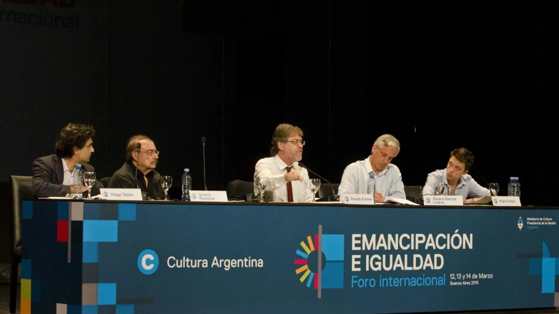 Mesa del Foro Internacional por la Emancipación y la Igualdad