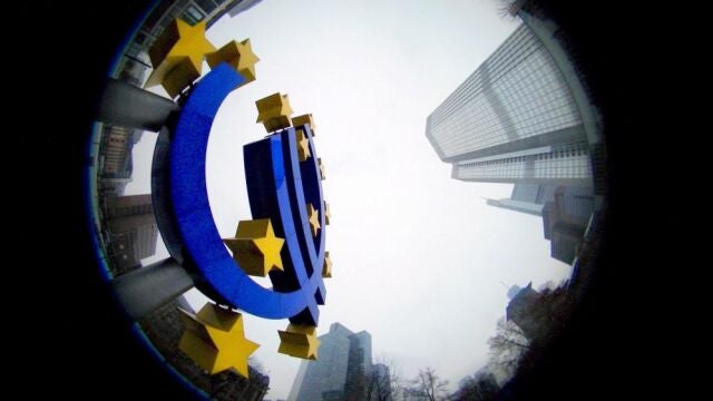En el conjunto de la Unión Europea, el paro bajó una décima hasta el 10,9%. Efe