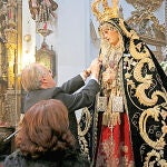 El Ayuntamiento de Cádiz impone la Medalla de Oro a la Virgen de los Dolores