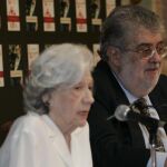 José Manuel Lara y Ana María Matute en una imagen de 2004