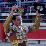 Sánchez Vara pasea feliz la oreja del