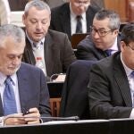 Griñán y Valderas esperan que la situación económica se estabilice para aplicar el acuerdo suscrito en abril