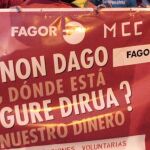 Los trabajadores de la plantilla de Edesa en Basauri durante la manifestación en protesta por la entrada de la empresa en concurso de acreedores junto con el resto de Fagor Electrodomésticos.