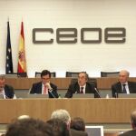 Rosell (3d), junto al secretario general, José María Lacasa (2d), y los nuevos vicepresidentes, Juan Pablo Lázaro (i); Joaquím Gay de Montellà (d); y José Vicente González (2i).