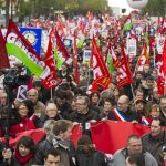 Miles de manifestantes en París