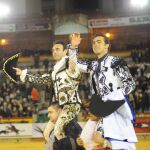 Enrique Ponce y El Fandi, a hombros en Castellón