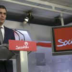 El secretario general del PSOE, Pedro Sánchez, durante la rueda de prensa posterior a la reunión de la comisión permanente de la Ejecutiva del partido