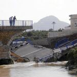 Imagen del estado en el que quedó el puente de Beniarbeig durante las inundaciones de octubre de 2007