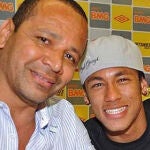 Neyamr, junto a su padre